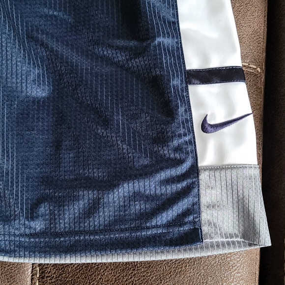 Boys Nike Shorts - Large - Picture 2 of 4